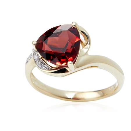 2ct Mozambique Garnet & Diamond Accent Trilliant Ring 9ct Yellow Gold